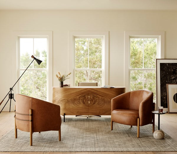 
                  
                    Lois Desk
                  
                