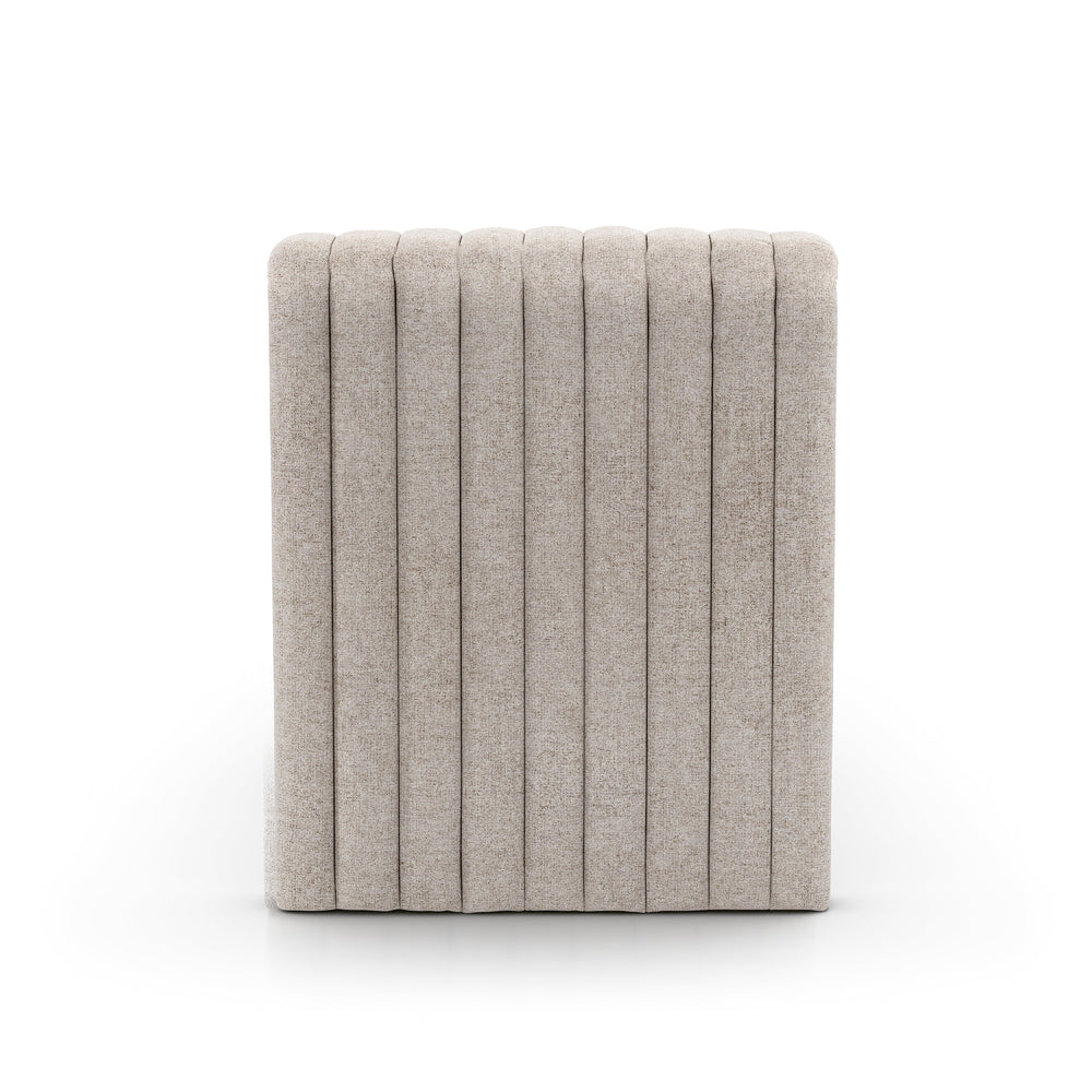 
                  
                    Arnold Chaise
                  
                