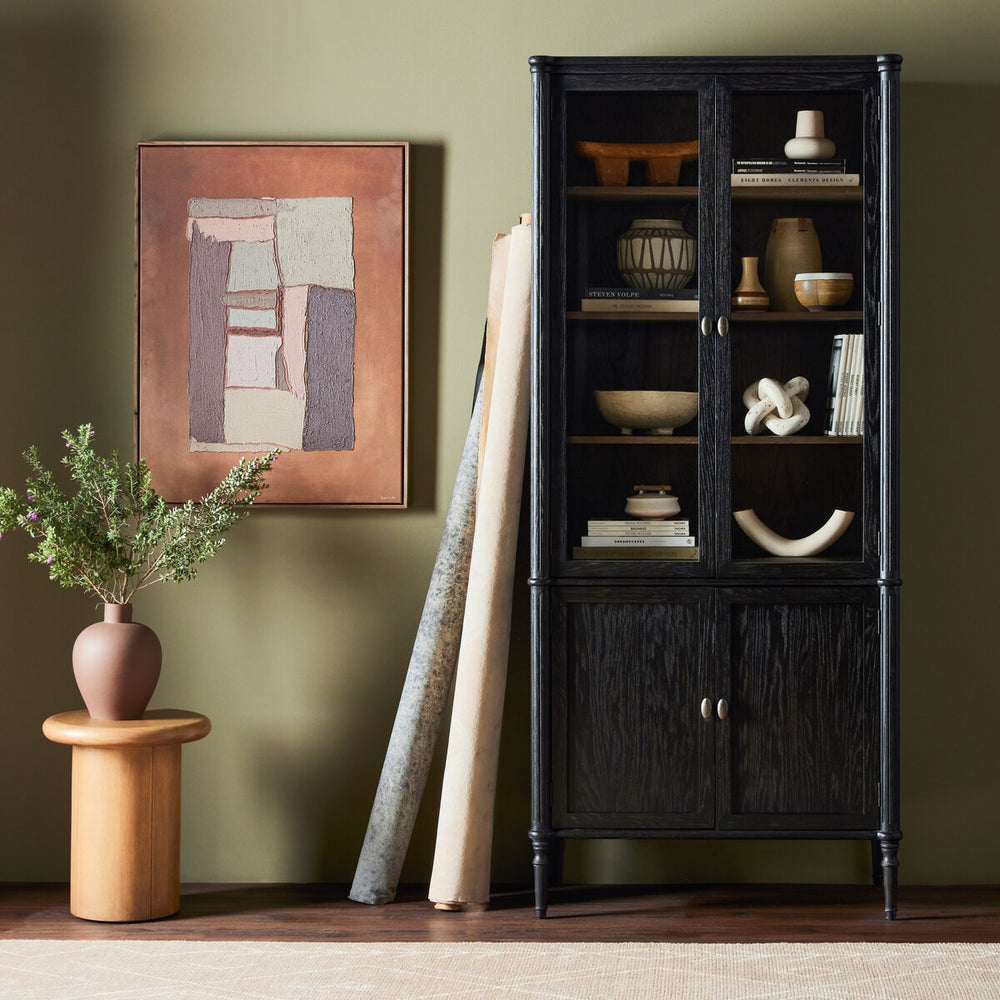
                  
                    Tom Cabinet
                  
                