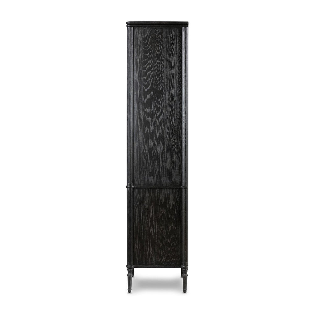 
                  
                    Tom Cabinet
                  
                