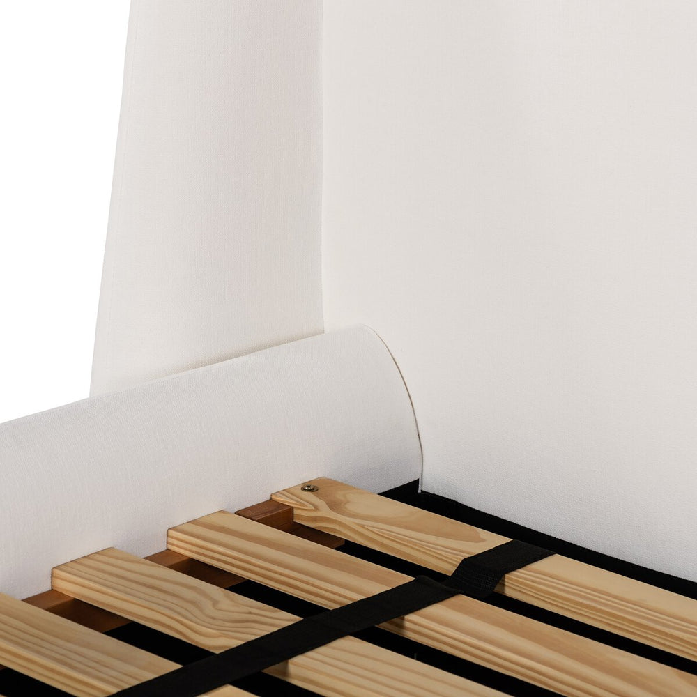 
                  
                    Hugues Bed
                  
                