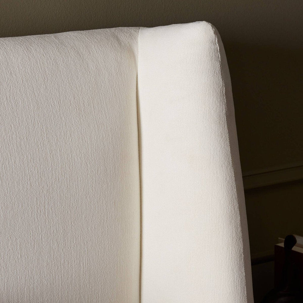 
                  
                    Hugues Bed
                  
                