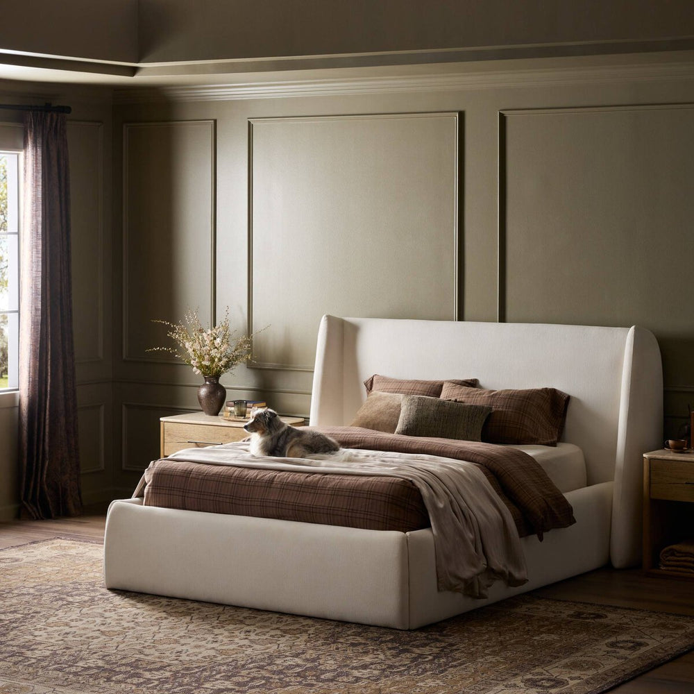 
                  
                    Hugues Bed
                  
                