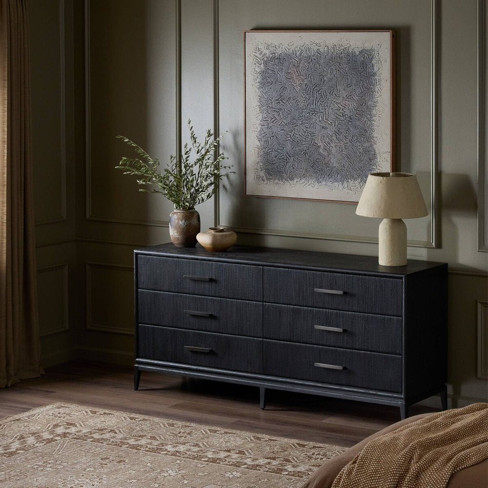
                  
                    Ronan Dresser
                  
                