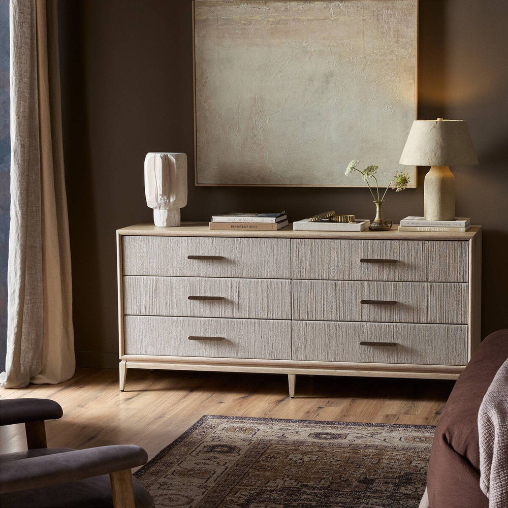 
                  
                    Ronan Dresser
                  
                