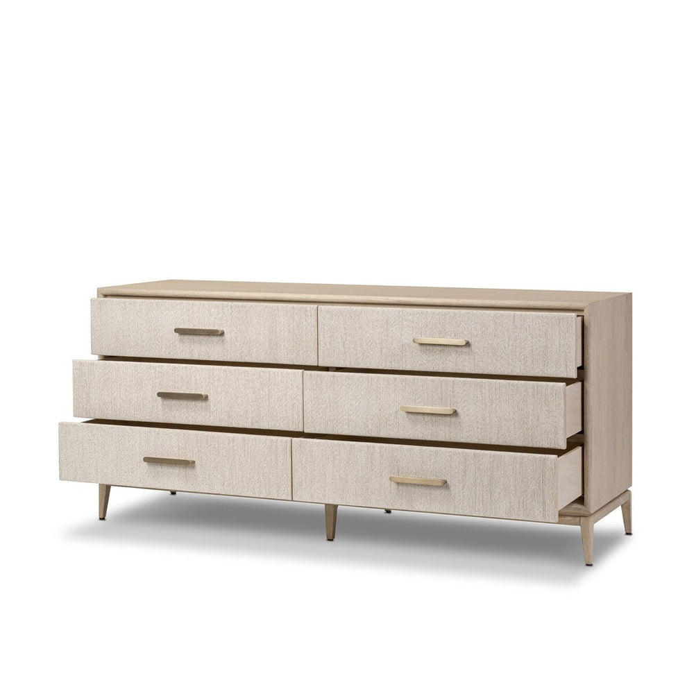 
                  
                    Ronan Dresser
                  
                