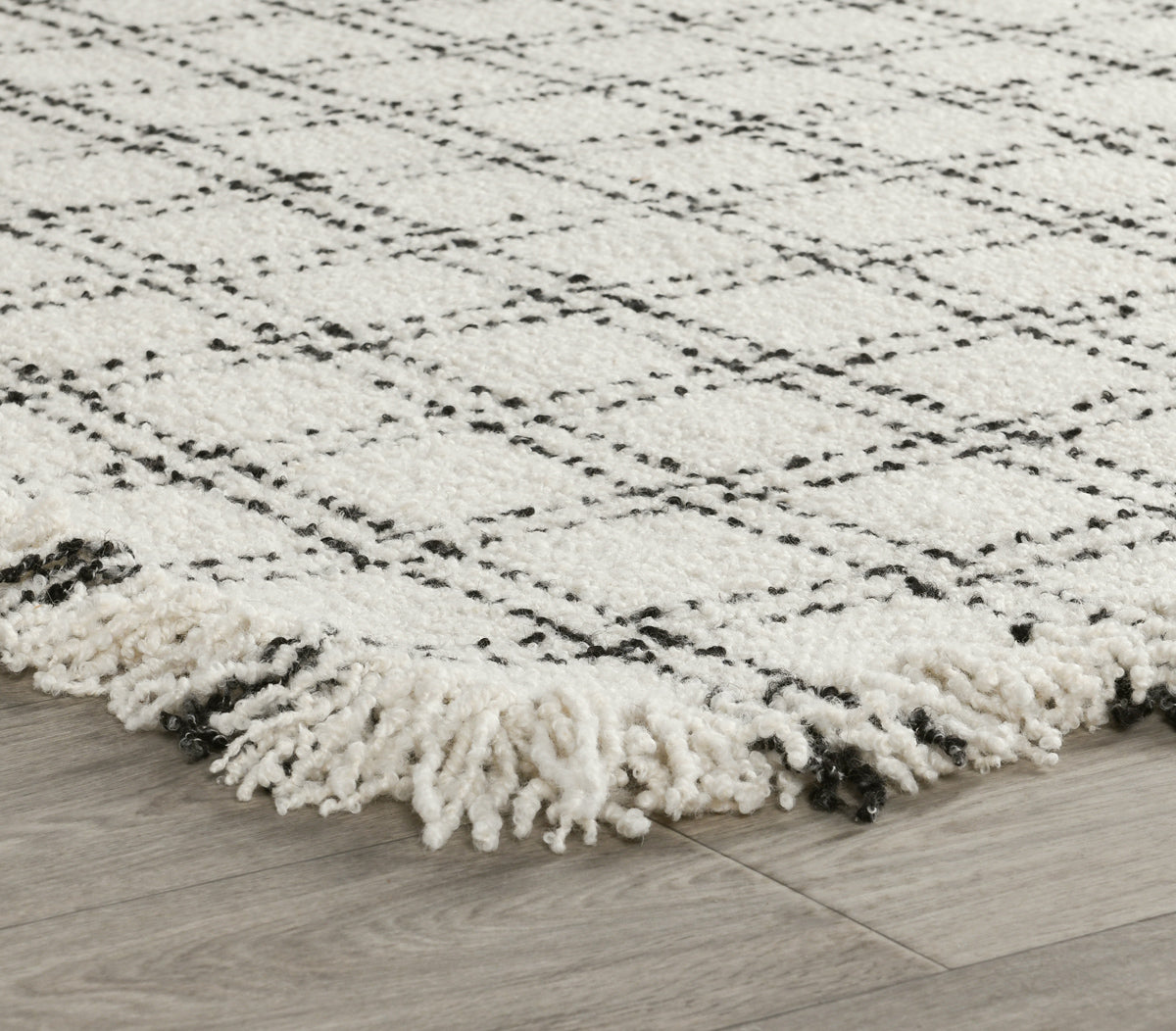 Beatrice Checkered Rug, Black