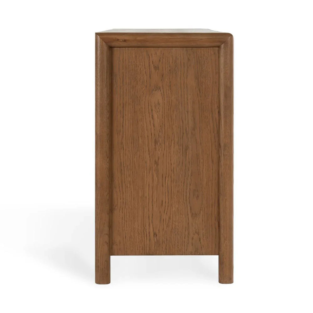 
                  
                    Chandler Dresser
                  
                