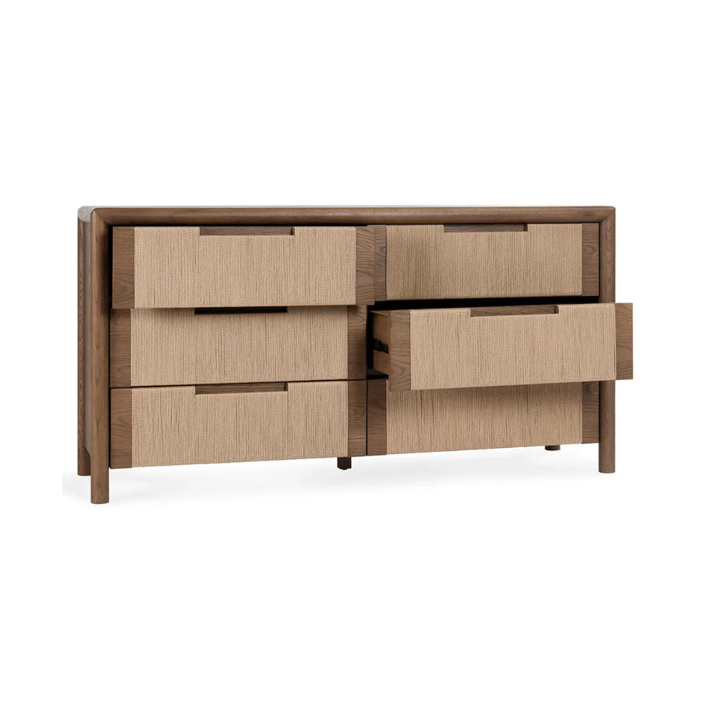 
                  
                    Chandler Dresser
                  
                