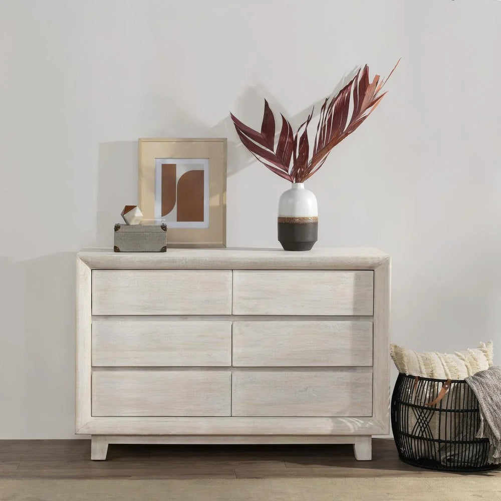 
                  
                    Remi Dresser
                  
                