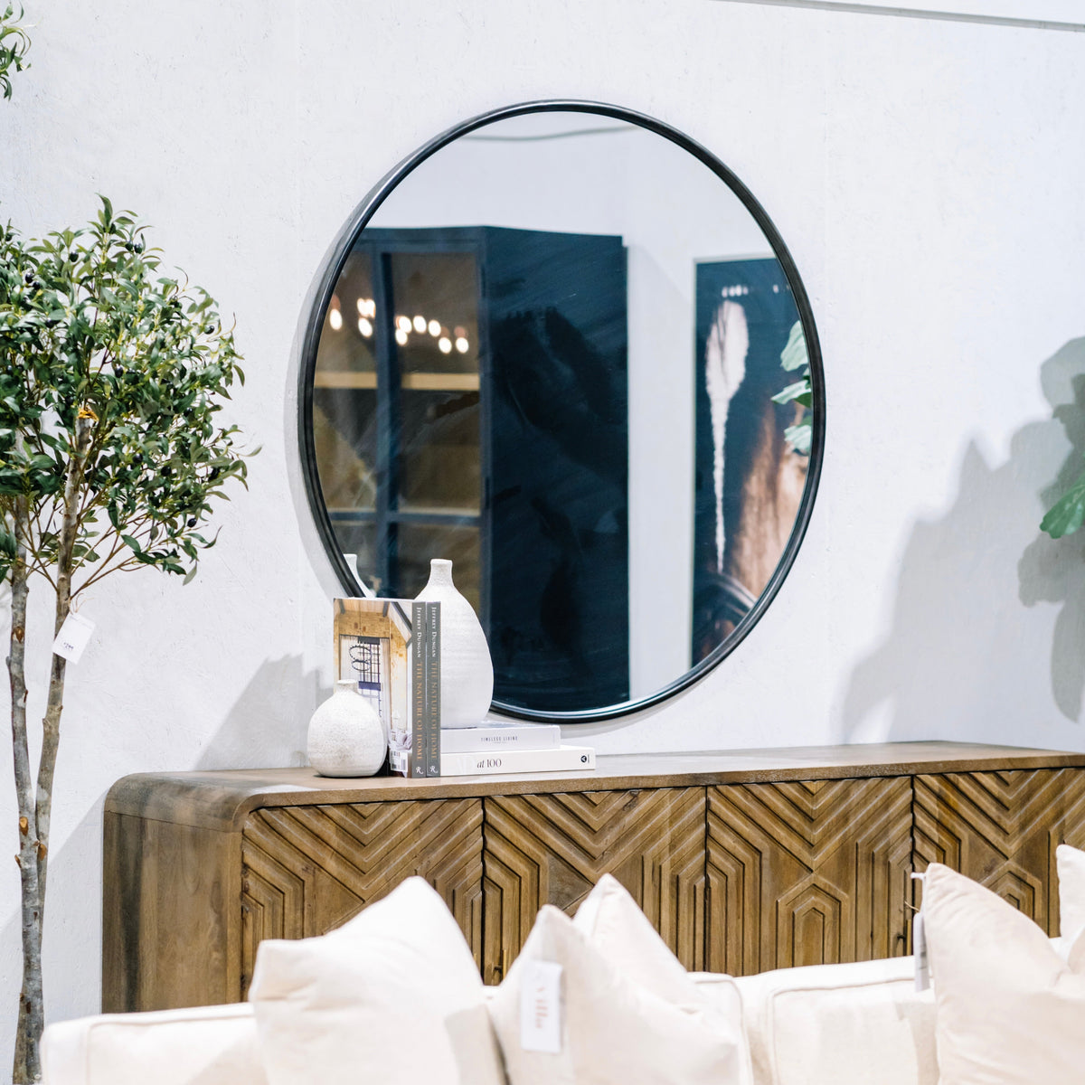 47" Round Mirror, Black