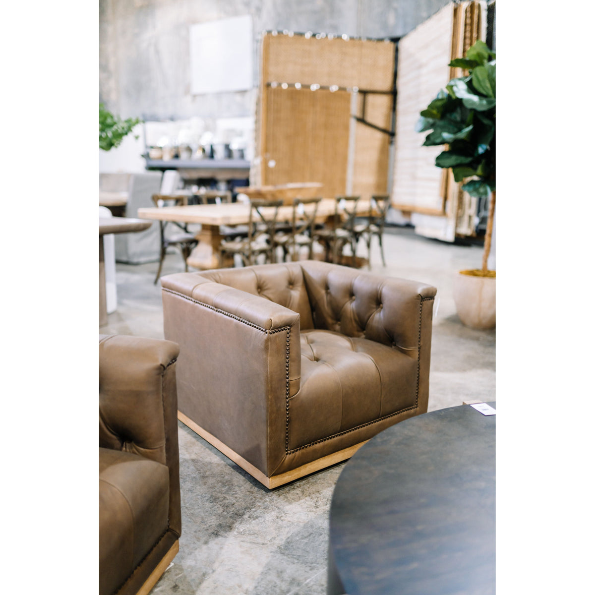 Max Swivel Chair, Umber