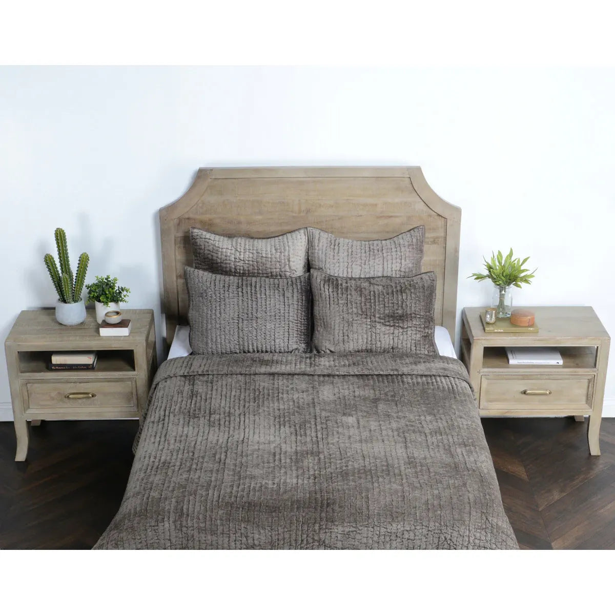 Bari Velvet King 4 pc Set, Desert