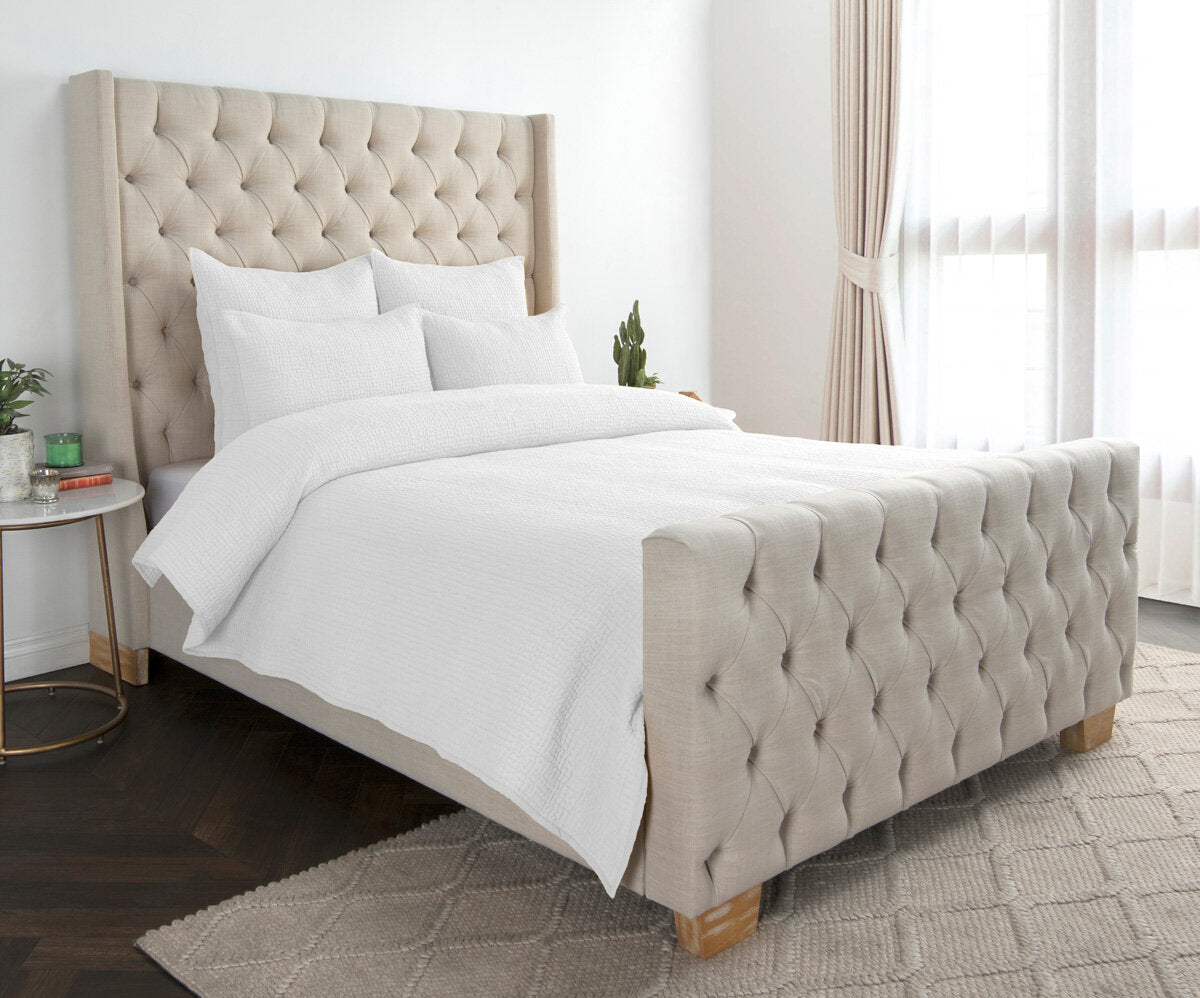 Dunstan White Queen Quilt